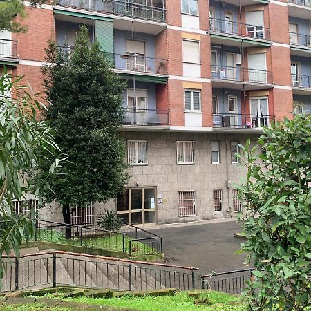 Metro Famagosta - Luminoso Appartamento Con Balcone Free Wifi & Parking Мілан Екстер'єр фото