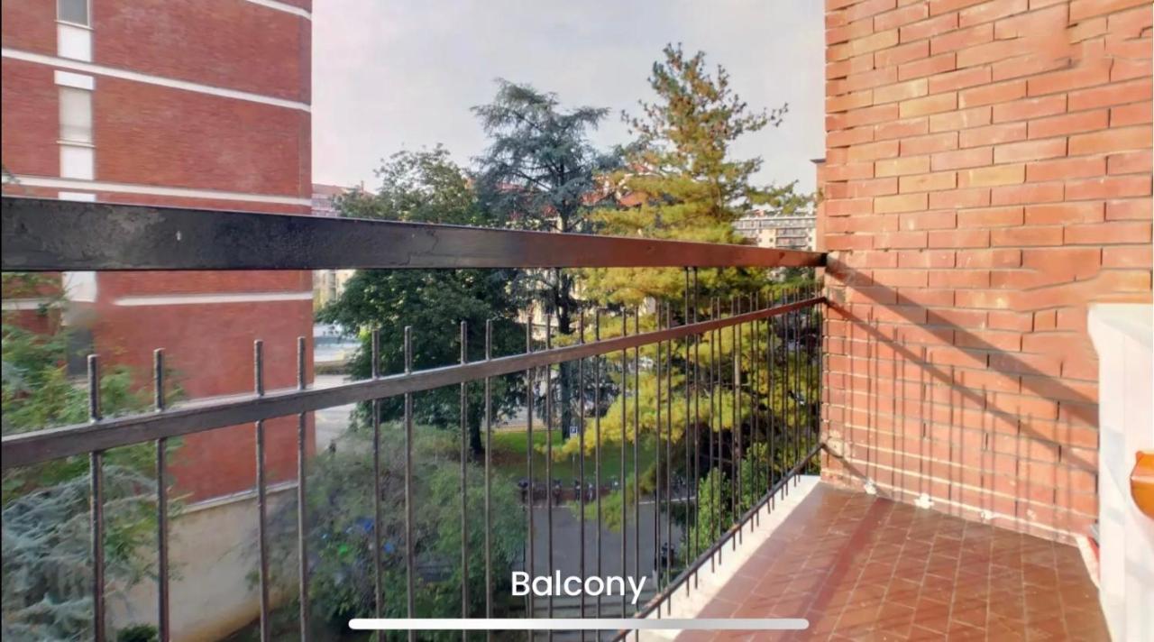 Metro Famagosta - Luminoso Appartamento Con Balcone Free Wifi & Parking Мілан Екстер'єр фото