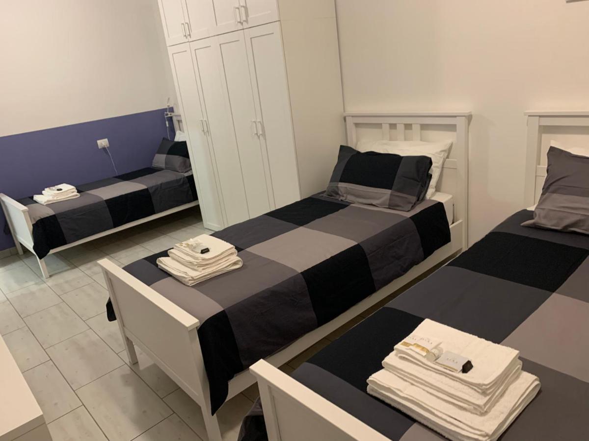 Metro Famagosta - Luminoso Appartamento Con Balcone Free Wifi & Parking Мілан Екстер'єр фото